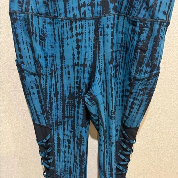 TORRID blue and black tie dye active set - Picture 5 of 9